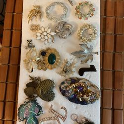 JEWELRY- Pins, Brooches And Earrings 
