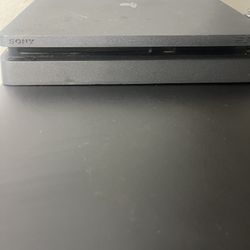 PS4 Slim 