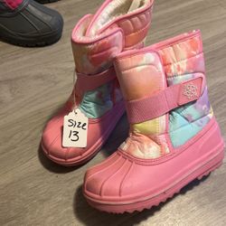 Girls Size 13 SNOW BOOTS /very Warm 20$