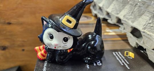 Vintage Lefton ceramic cat with scarf  Halloween