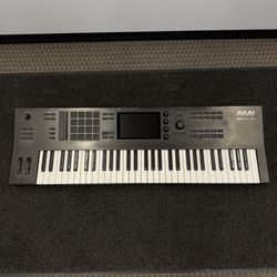 AKAI Professional MPC Key 61 Production Synthesizer Keyboard Workstation