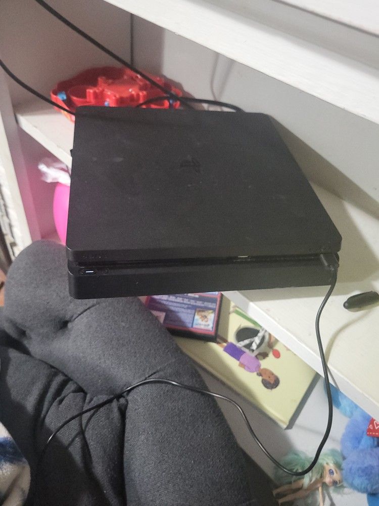 Playstation 4 Slim For 275$