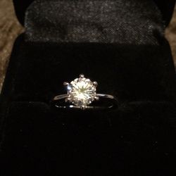 Women's 925 sterling silver Cz diamond wedding ring / size 6
