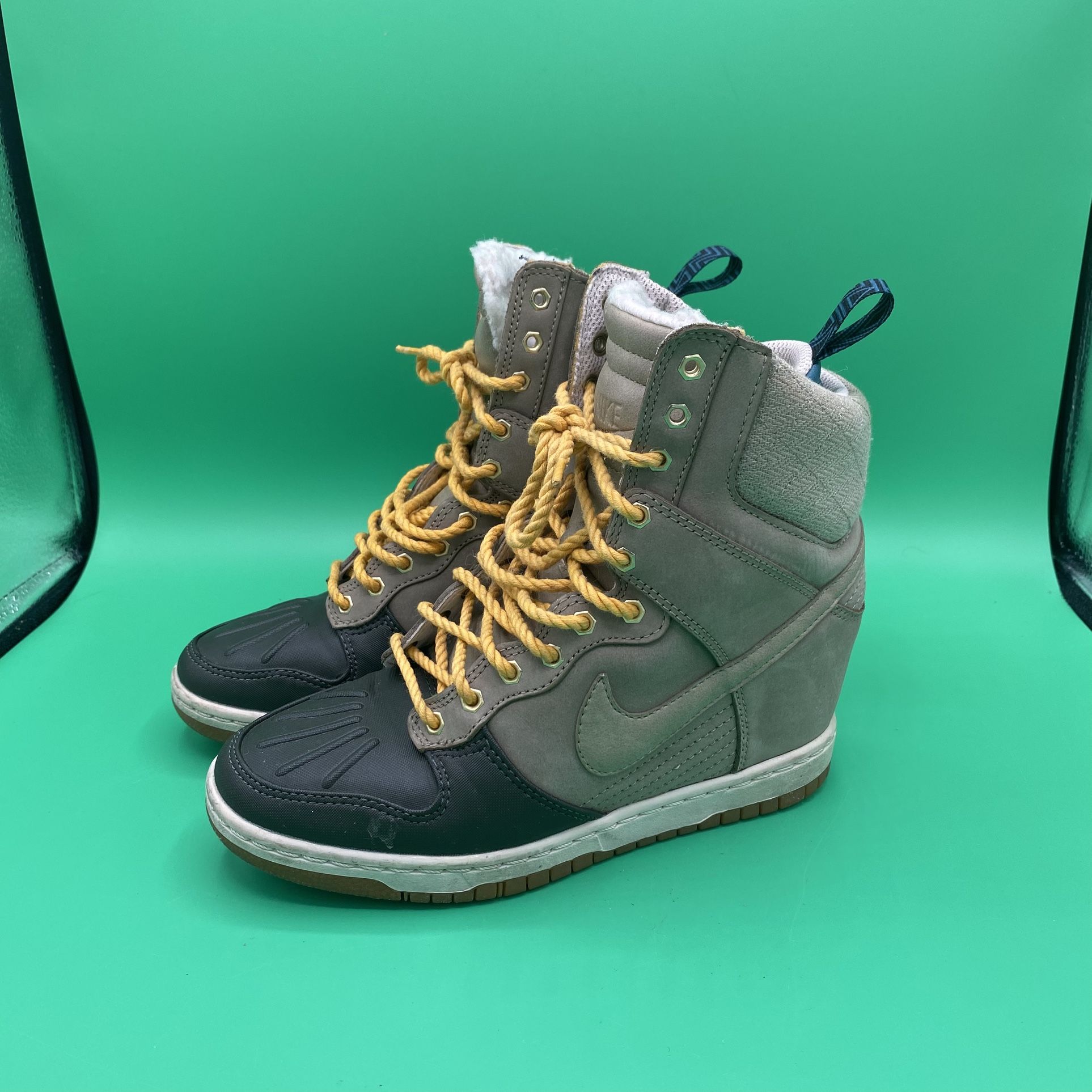 Nike Women’s US Size 5.5 Dunk Sky Hi Hidden Heel Wedge Sneaker Winter Duck Boots