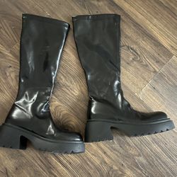 Boots Size 7/8 In Women 