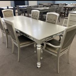 Orsina Silver Mirrored Extendable Dining Set-Financing Available- No Credit Needed