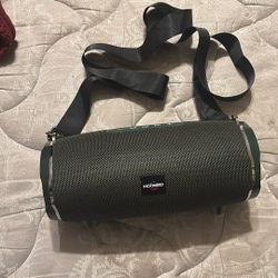 Hooked Speaker 