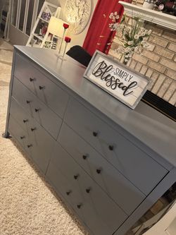 ✨✨BEAUTIFUL GRAY TALL AND BIG 8 DRAWER DRESSER✨✨