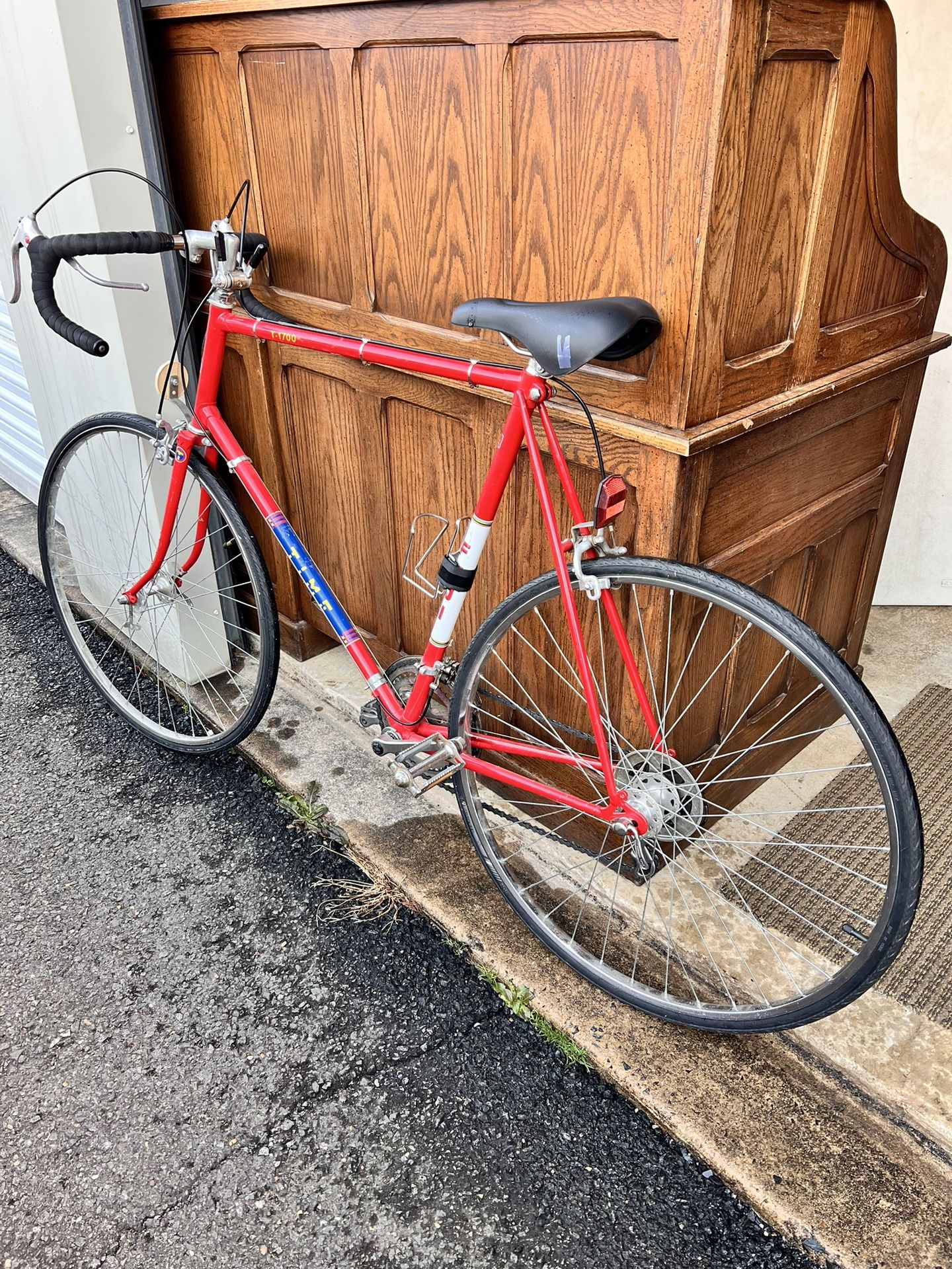 SMOOTH SOLID GIANT BIKE IN GOOD CONDITION
