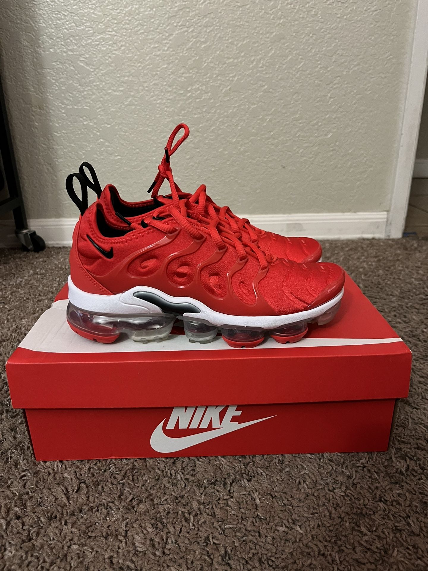 Nike Air VaporMax Plus (Size 5)