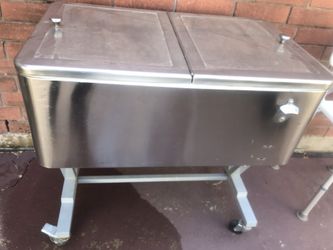 Large Ice Chest With Wheels