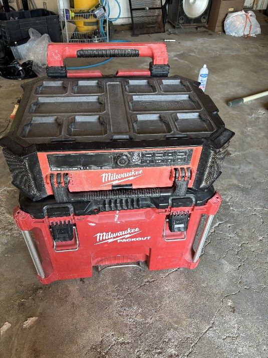 Milwaukee Pack Out Tool Box W/BT Radio