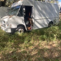 Old FedEx Truck Starts Right Up 