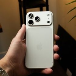 iPhone 17 Pro Max – Brand New (Unsealed)