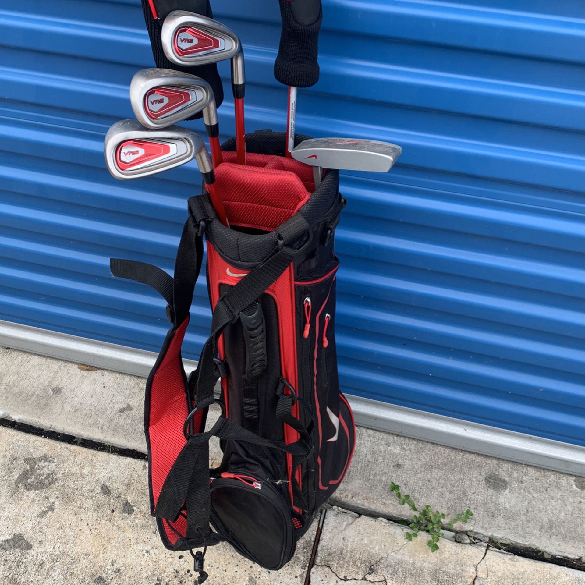 Nike Beginner VRS Golf Clubs With Bag.
