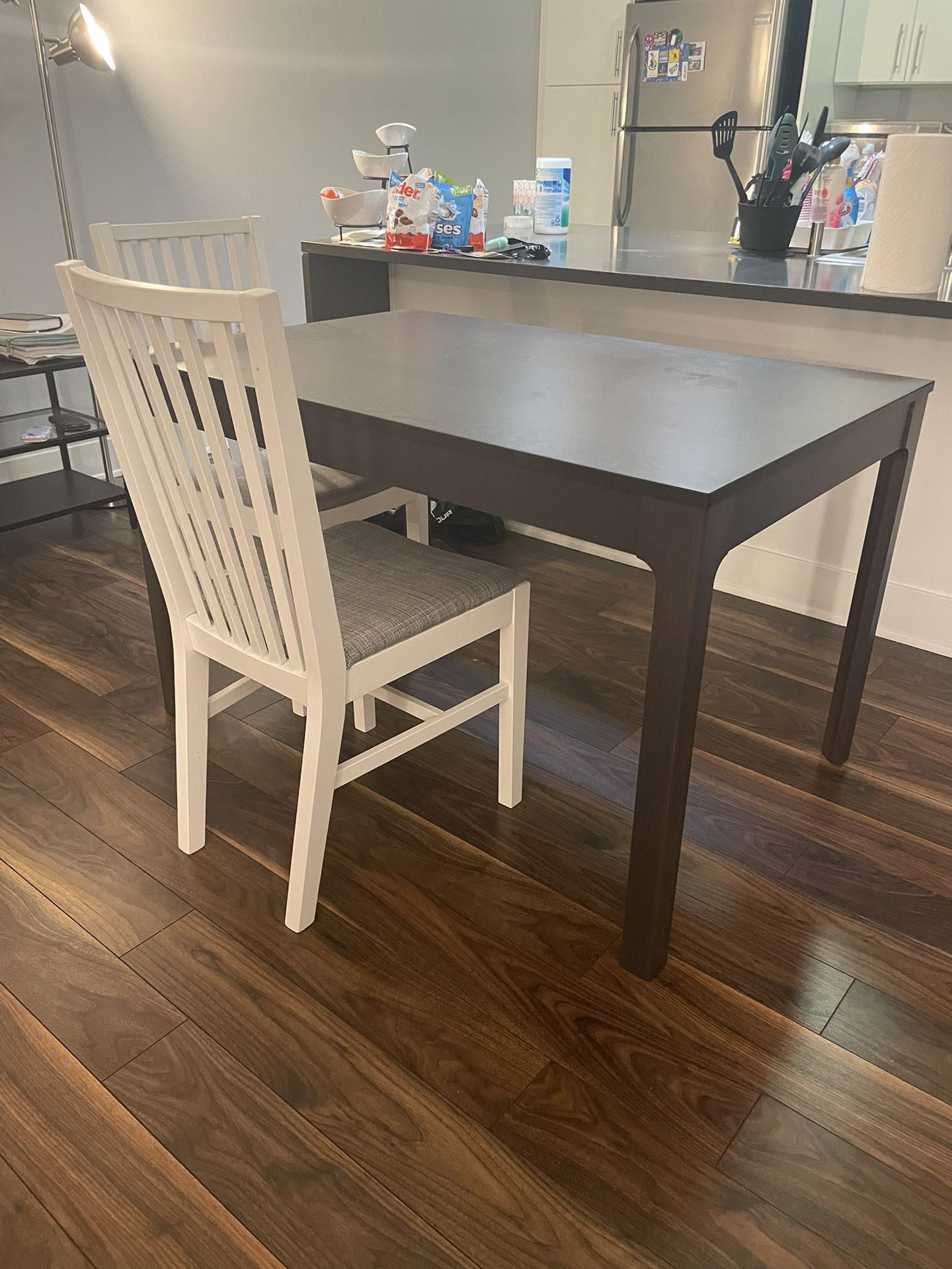 Dinning Table With 2 Chairs