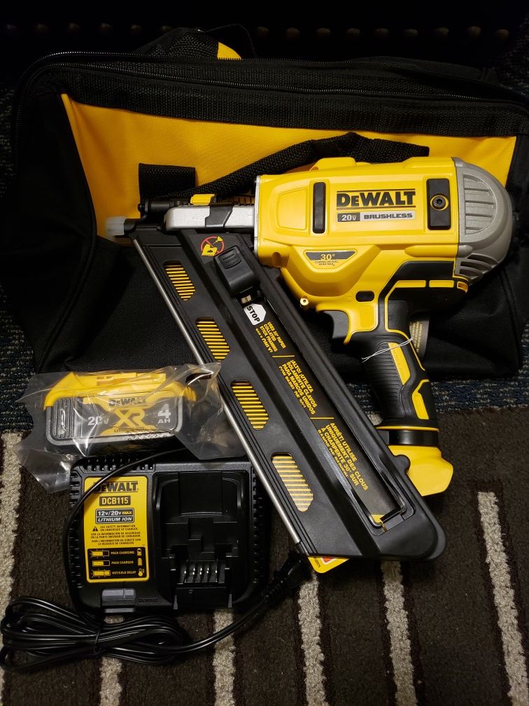 Dewalt pistola de clavos 30