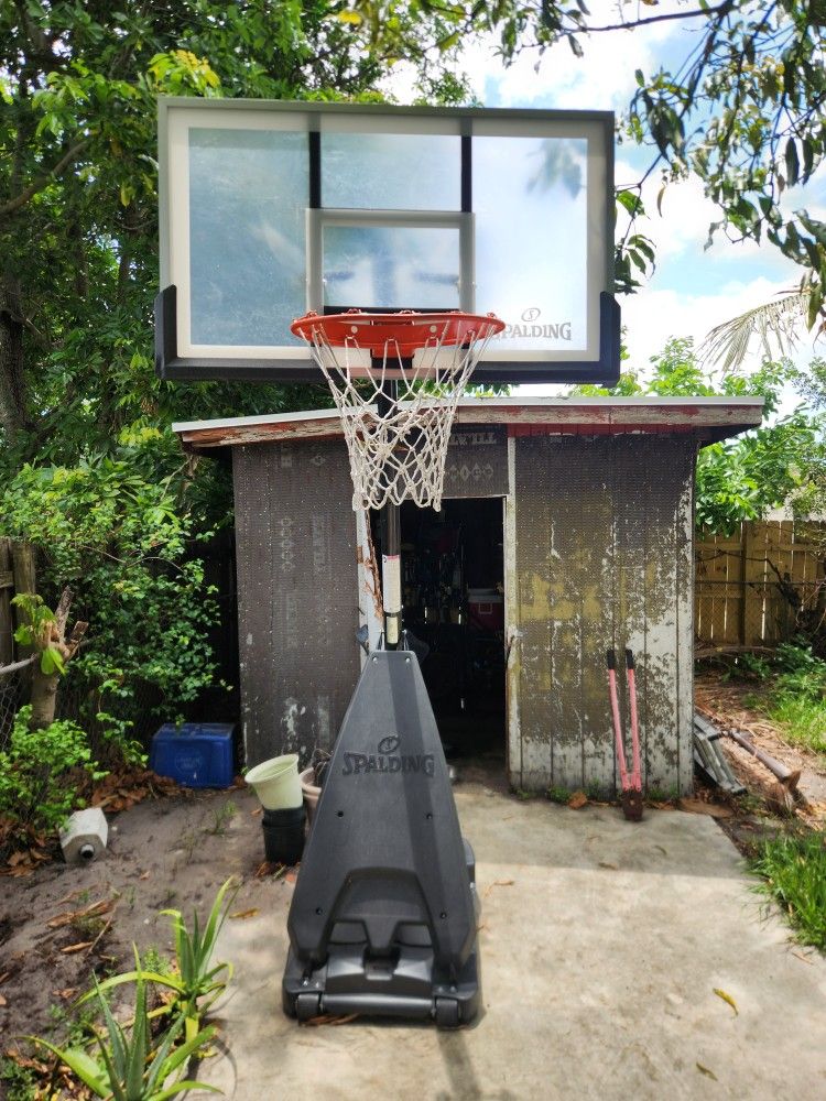 Spalding Basketball Hoop