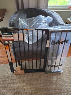 Babelio metal safety gate opens up for easy come & go