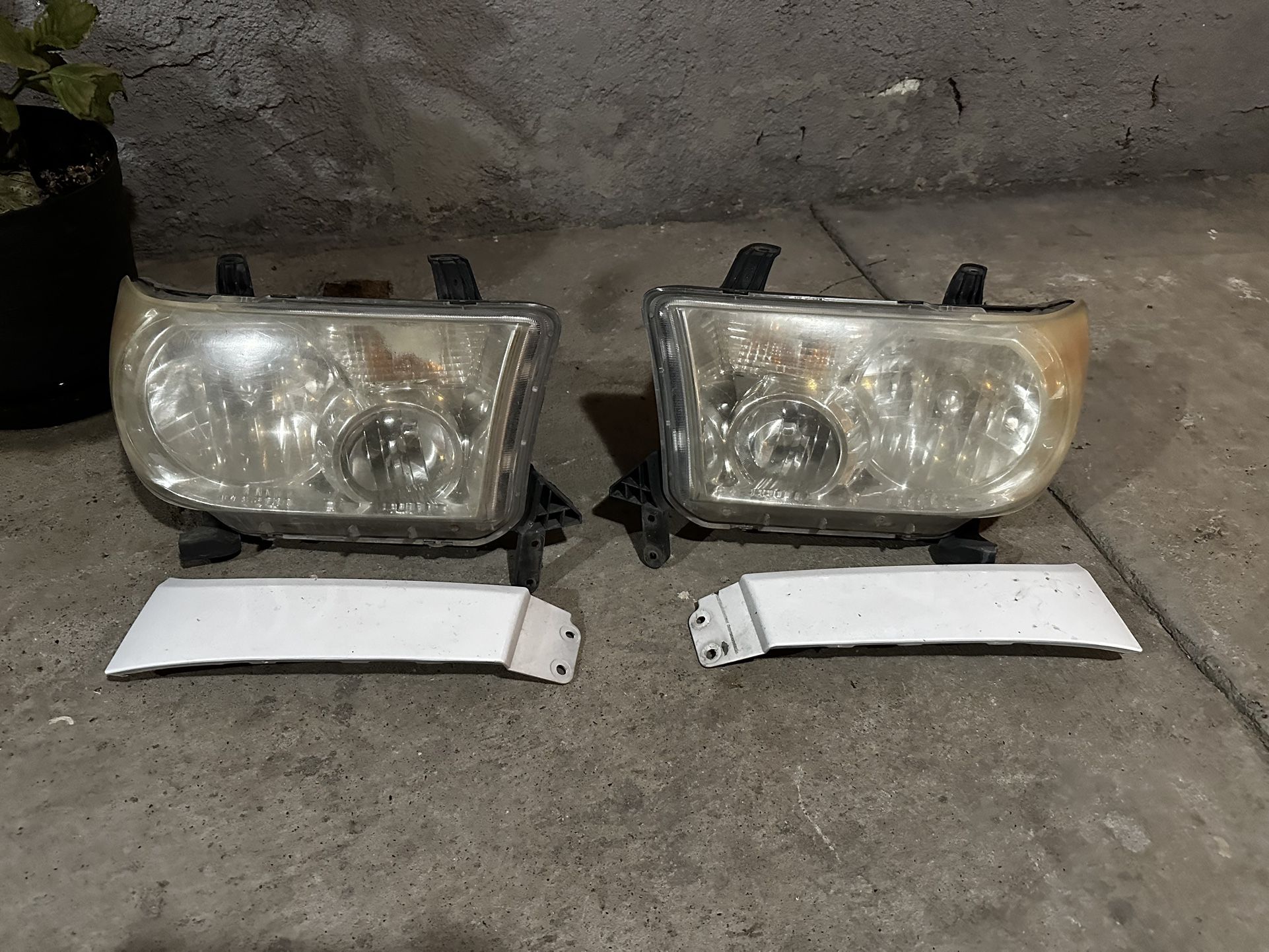 Toyota Tundra headlights 2007