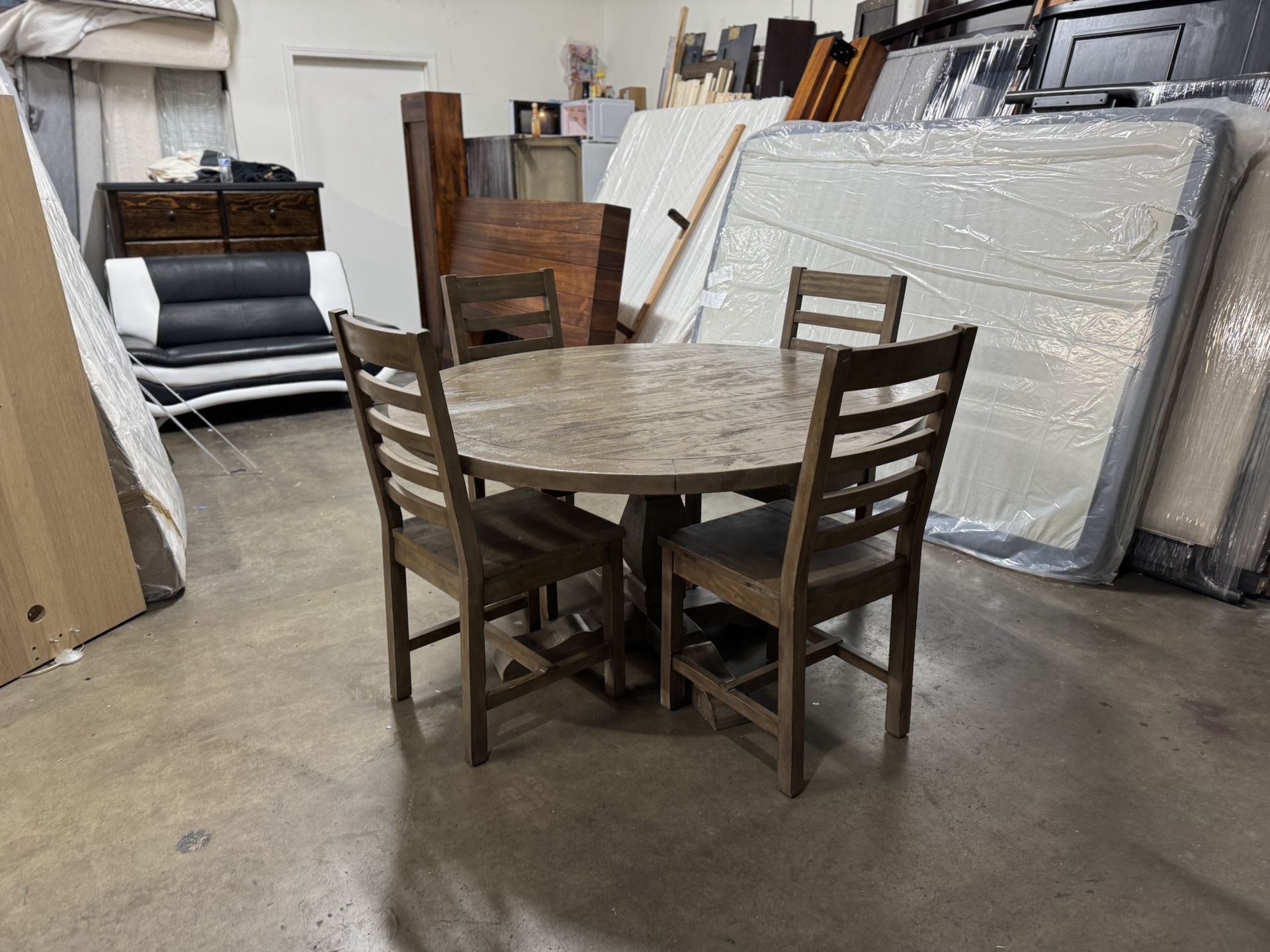 Dinning table and Chairs $249