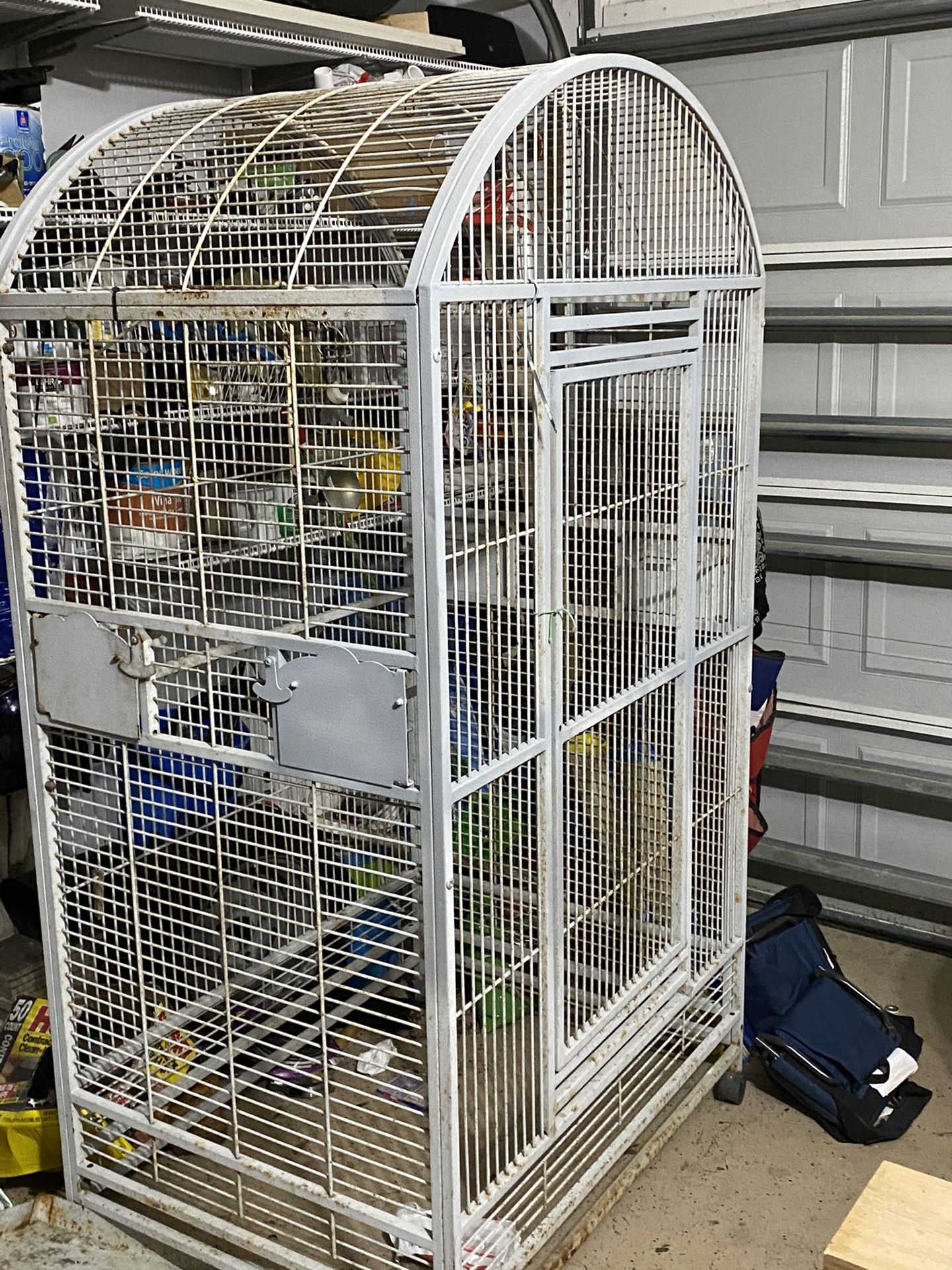 Bird cage in great shape.