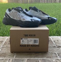 Yeezy 700 MNVN Blue Tint Size 7.5