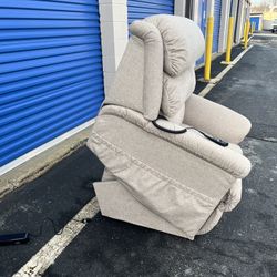 LAZYBOY ASTOR LIFT RECLINER CHAIR 