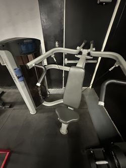 Commercial Shoulder Press Machine