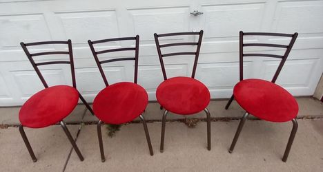 Set of 4 restaurant chairs metall base