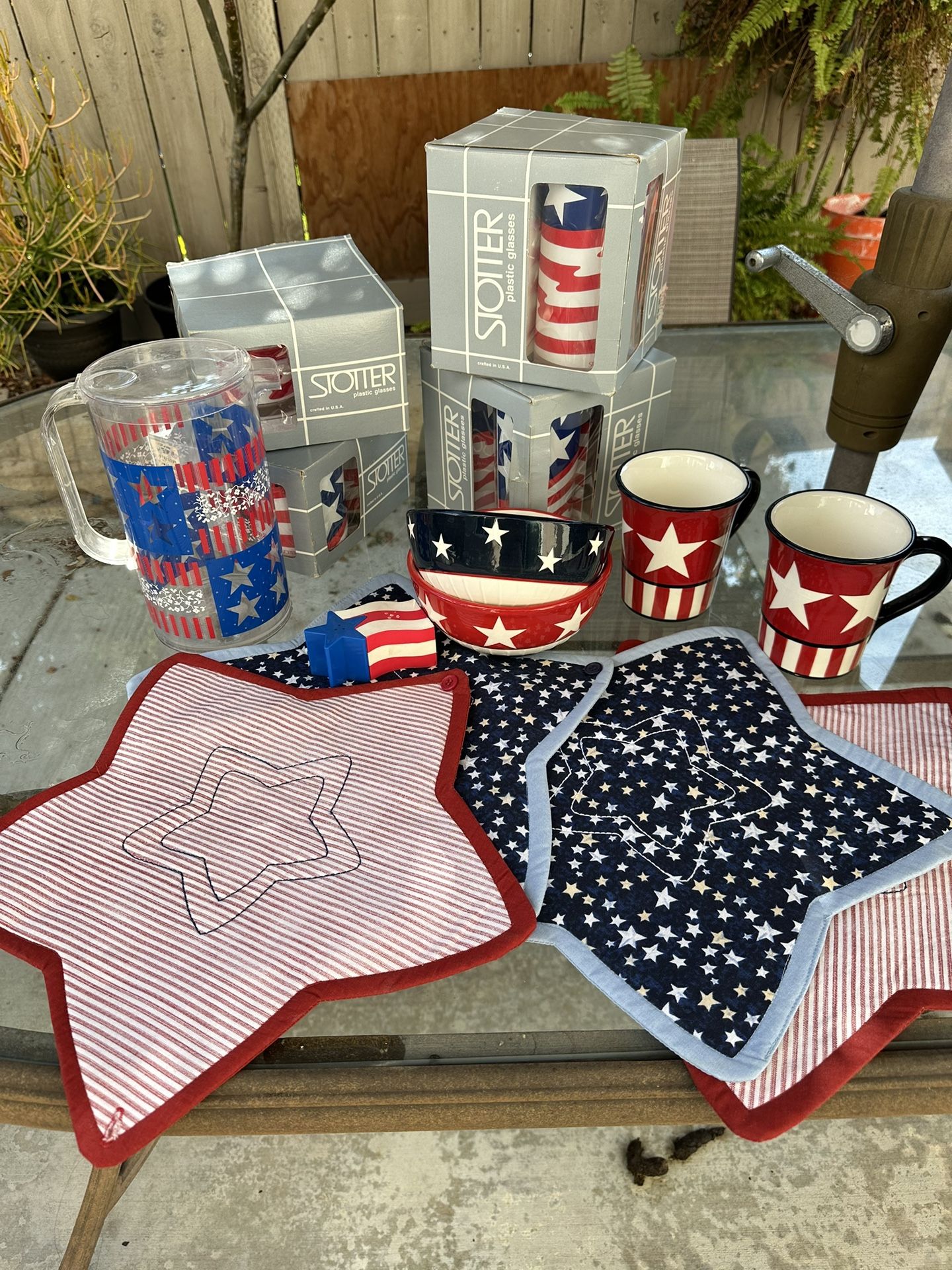 Lot of 25 VTG USA American Fourth of July Party Serveware Stotter Hausenware