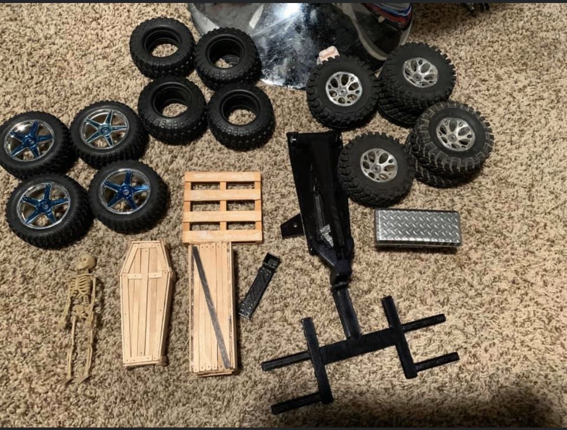 Rc scale accessories rims and a wheel lift