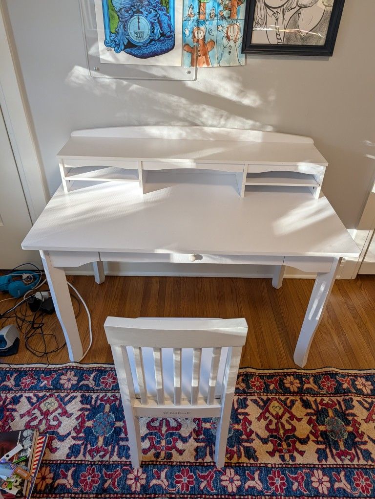 Kid's White Desk And chair - $100 - Pickup Only 
