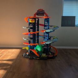 Hot Wheels City Robo T-Rex Ultimate Garage