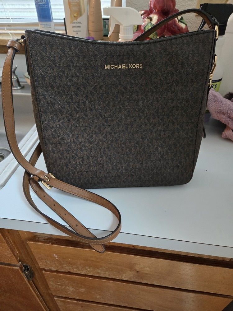 Michael Kors Cross Body Bag 