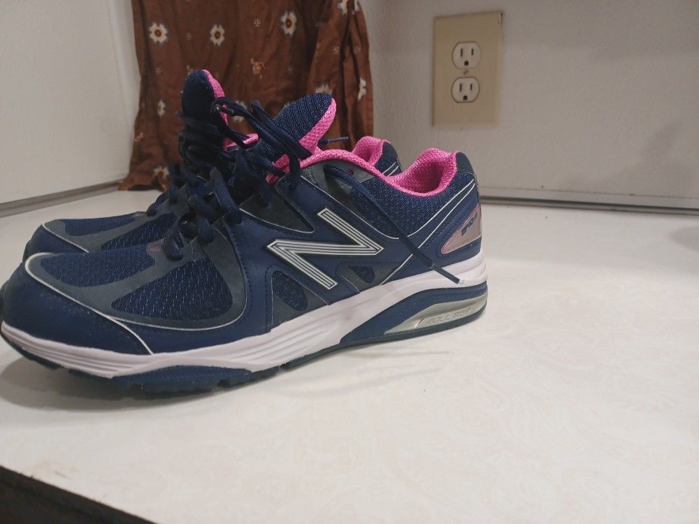 New Balance For Womens Size. 10