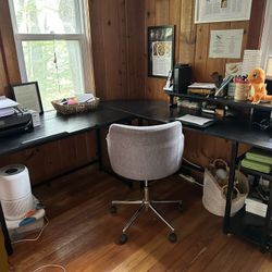 L Shaped Desk (Dimensions are in photos) 