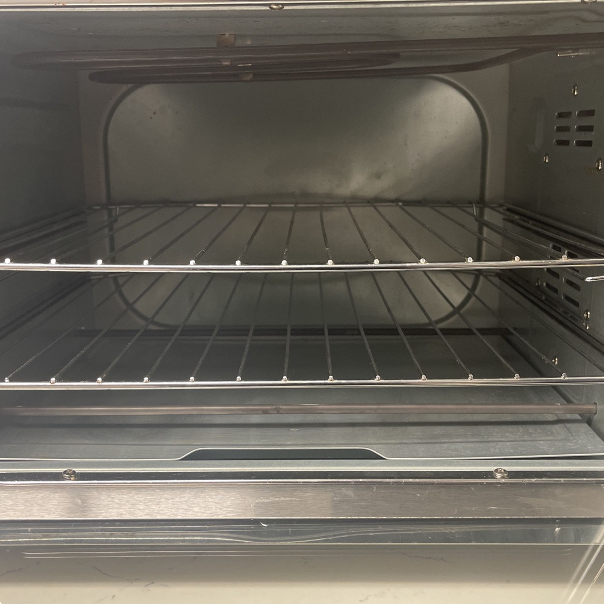 Oster Toaster Oven Like New! for Sale in Palm Desert, CA OfferUp