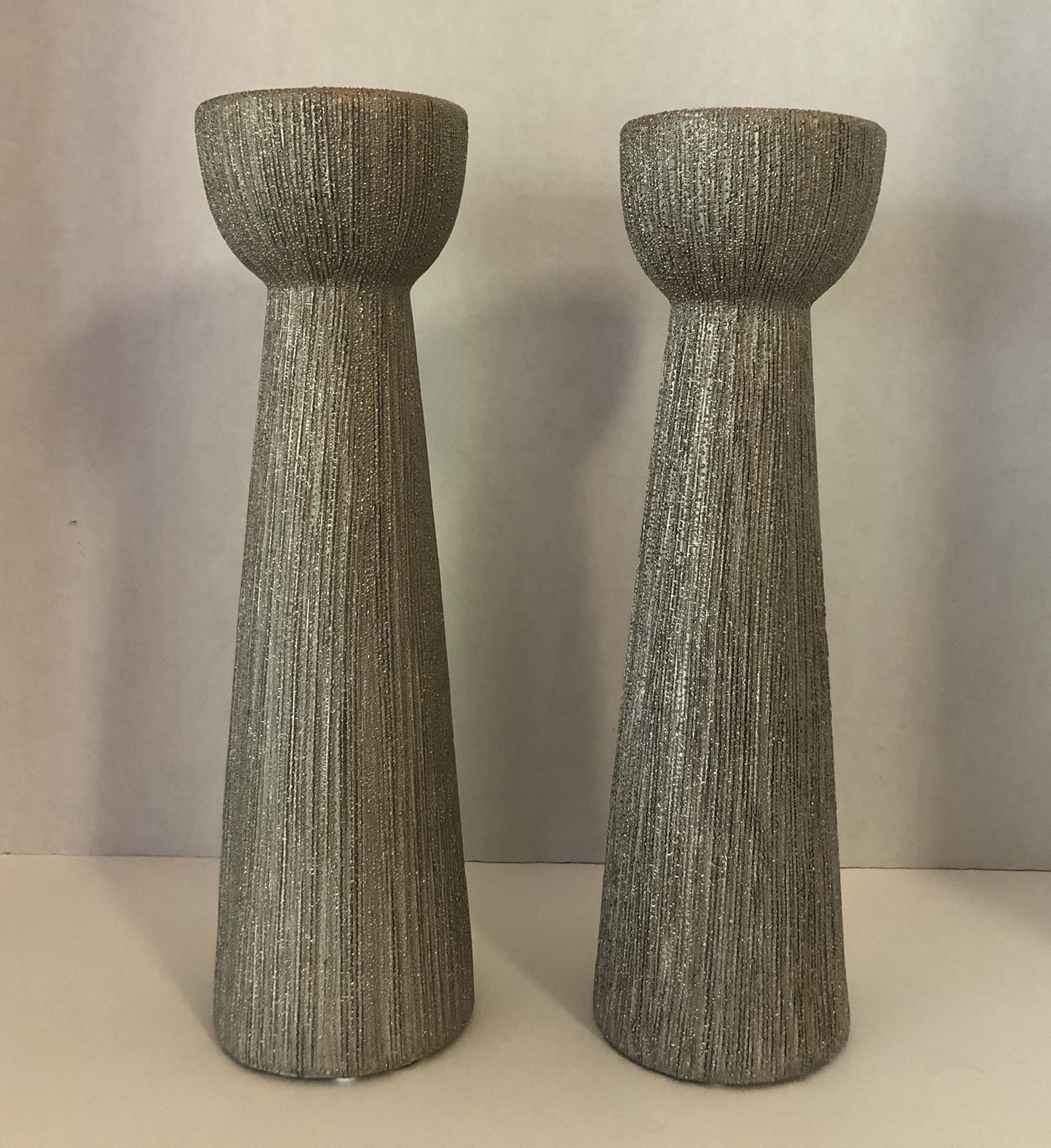 🙋‍♀️ Pair of Gold Textured Candle Holders
