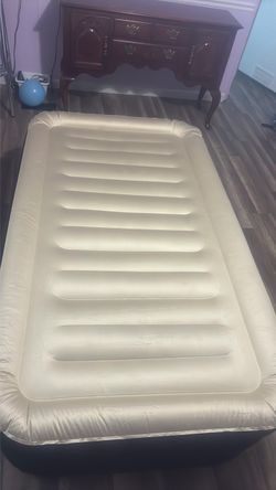Inflatable Air Mattress with Built-In Pump