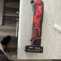 M12 Milwaukee Multitool With Red Lithium XC 4.0 Battery 