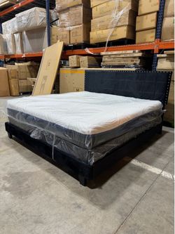 King size Bed + mattress free delivery 🚚