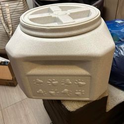 Gamma2 Vittles Vault 15lb pet food storage 