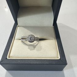 Round Cut Halo Ring