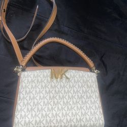 Used Mk Purse Like New