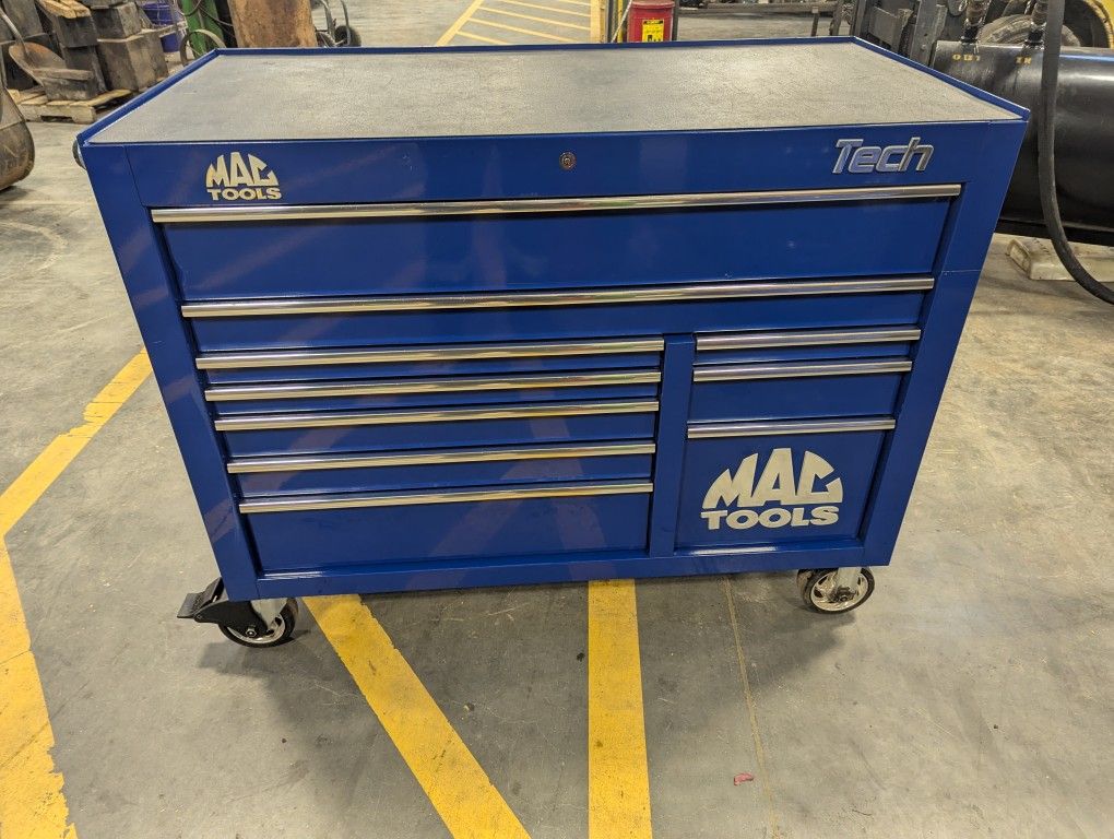 Mac Toolbox 50.5" X 25"