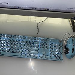 Typewriter Style Keyboard & Mouse