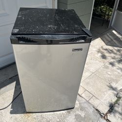 Mini Fridge 