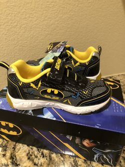 Batman Light Up Toddler Boys Shoes Size 9 NIB