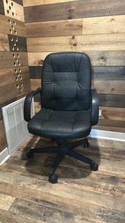 Black Leather Executive Office Chair – Excellent Condition